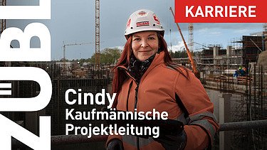 Mitarbeiterin in Arbeitsschutzkleidung auf einer Großbaustelle