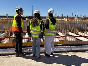Children wearing high-visibility clothing at the Kriegenbrunn lock construction site