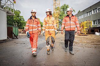 ZÜBLIN Mitarbeiter sprechen Miteinander