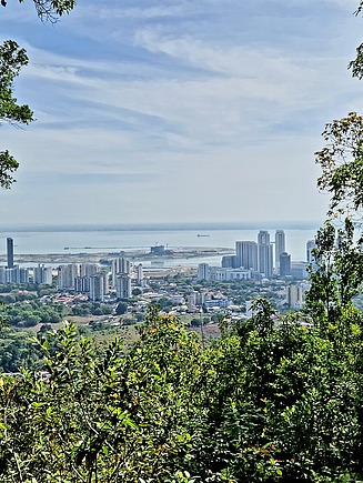 Ausblick auf Penang vom Dschungel aus.