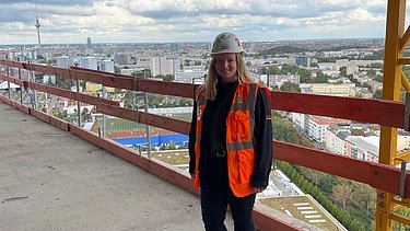 Jasmin auf der Baustelle in Berlin