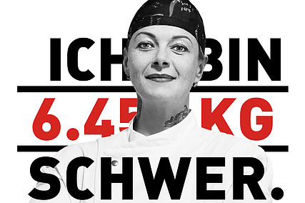 Foto von einer ZÜBLIN-Mitarbeiterin, die in die Kamera schaut und Teil der xkg-Kampagne ist.