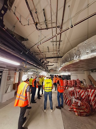 Holger mit Student:innen der Hochschule Esslingen bei einer Exkursion
