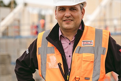 Bild unseres Bereichsleiters auf der Baustelle