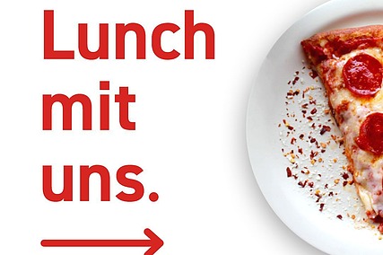 Foto mit Hinweis zum Career Lunch und halber Pizza