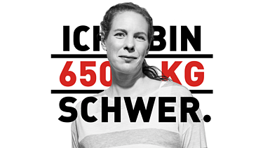 Portrait einer jungen Frau in schwarz weiß, Text im Hintergrund: Ich bin 650 Kilogramm schwer 