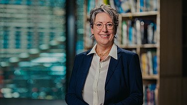 Portrait von Vorständin Sabine Hahn