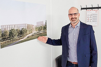 Bild von einem Oberbauleiter im Baustellenbüro