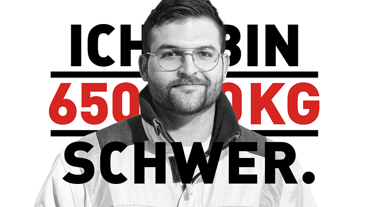 Portrait eines jungen Mannes in schwarz weiß, Text im Hintergrund: Ich bin 650.000 Kilogramm schwer 