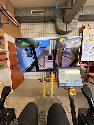 Anh Thu in a 3D simulator