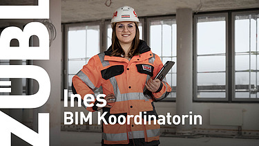 Nahaufnahme einer BIM-Koordinatorin mit Bauhelm.