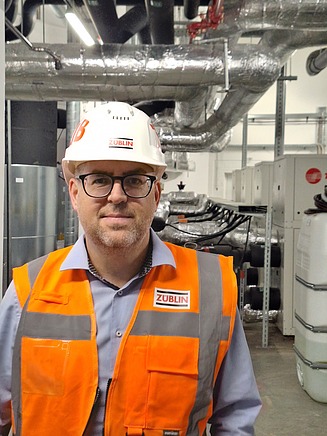 Holger in Arbeitssicherheitskleidung