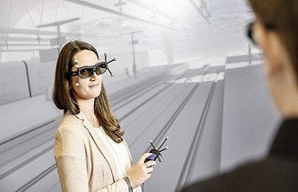 Foto von einer Frau mit VR-Brille