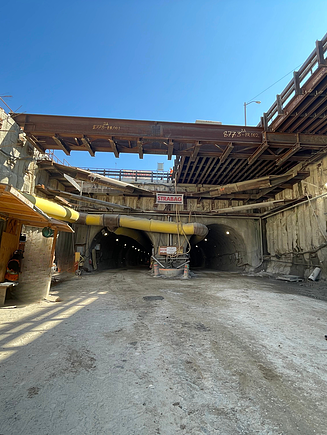 Tunnel der Baustelle 